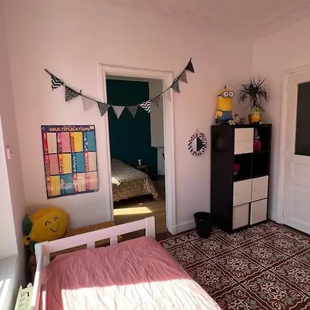Вилла Jolie Maison Avec Terrasse Dans Le Centre, Au Calme Нант
