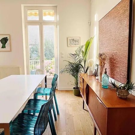 Jolie Maison Avec Terrasse Dans Le Centre, Au Calme *