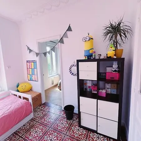 Jolie Maison Avec Terrasse Dans Le Centre, Au Calme Вилла